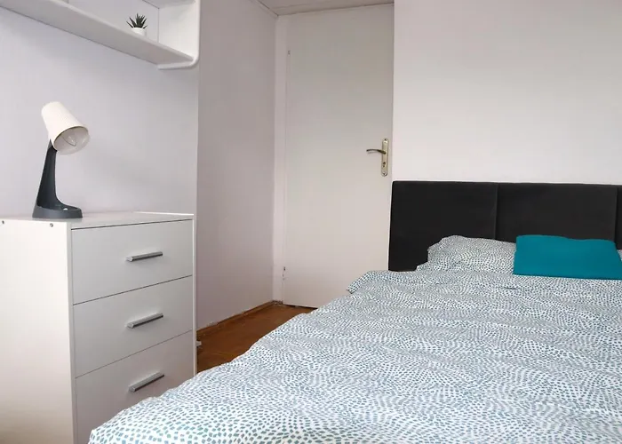 - Ul Czarnieckiego *