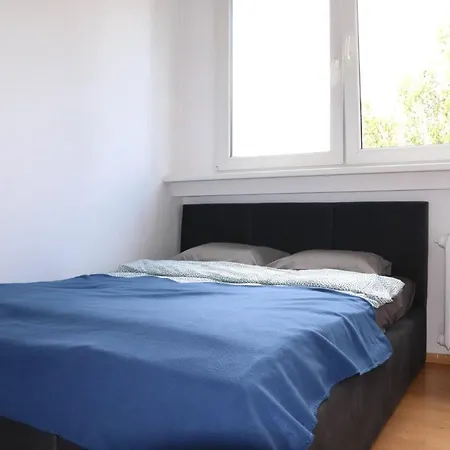 - Ul Czarnieckiego アパート