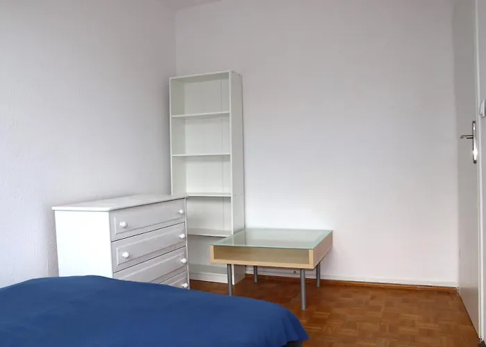 - Ul Czarnieckiego *